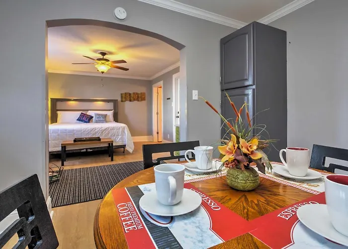 Modern Studio Apartment In Central Williamstown!
