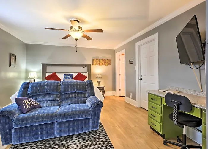 Modern Studio Apartment In Central Williamstown!