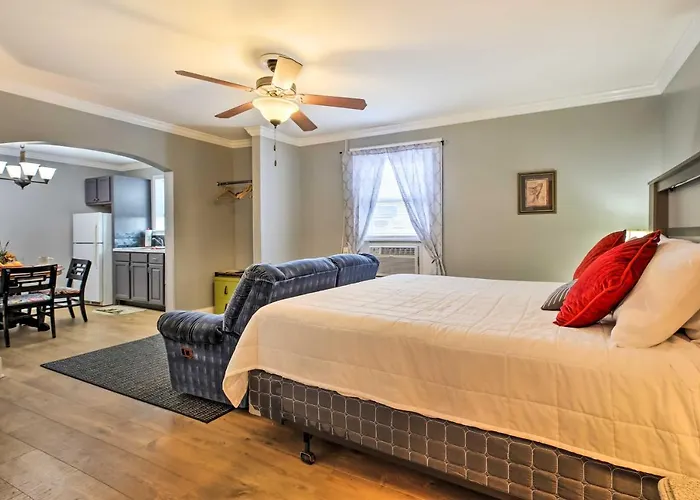 Modern Studio Apartment In Central Williamstown!